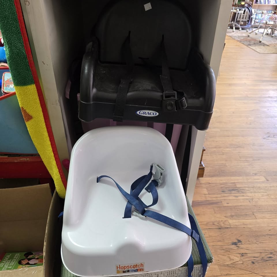 Baby seats and seating pieces in the shop